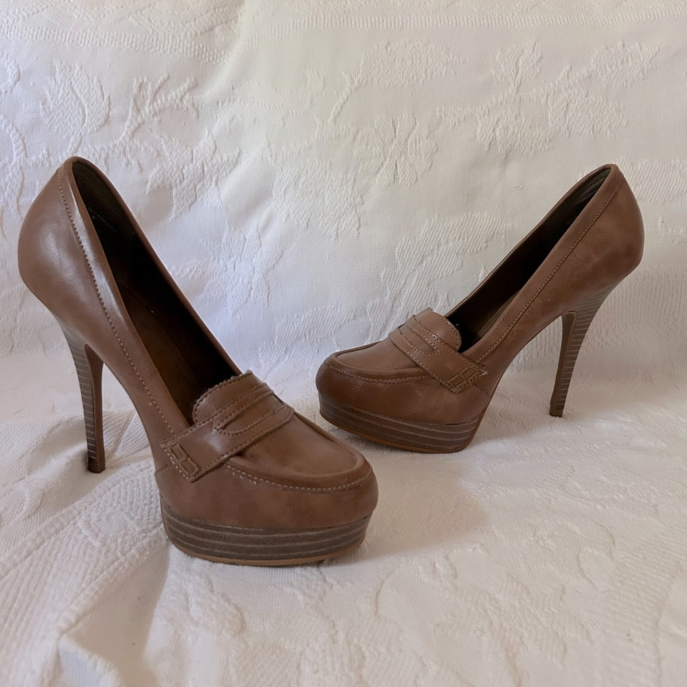 NWOT: Unique Style Call It Spring Light Tan Synthetic Leather Loafer Style Pumps